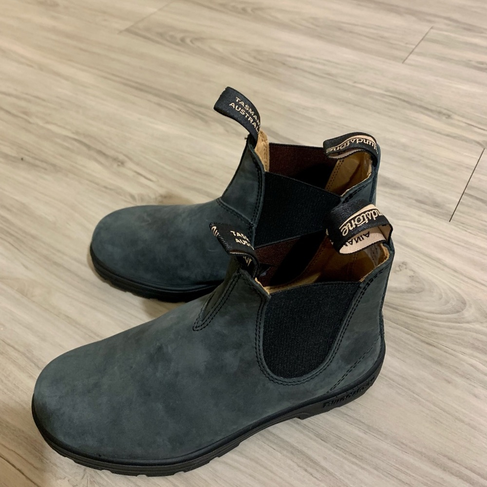 Brand new rustic black Blundstone boots